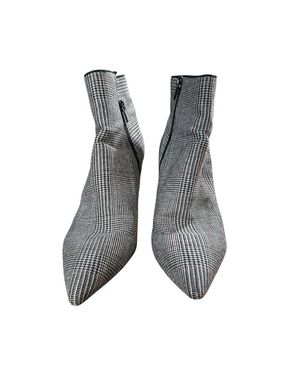 Cabi Women's Black & White Plaid Pointed Toe Ankle Boots 6014